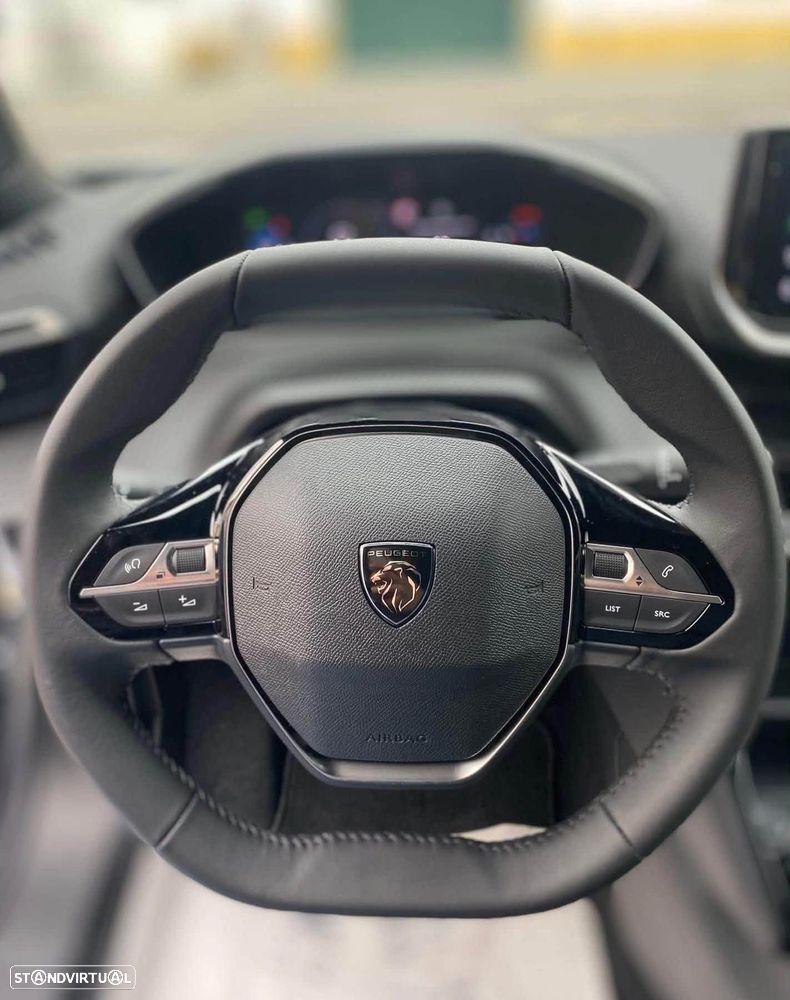 Peugeot 2008 1.2 PureTech Allure - 17