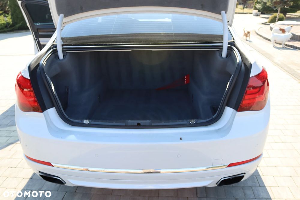 BMW Seria 7 750Li - 23