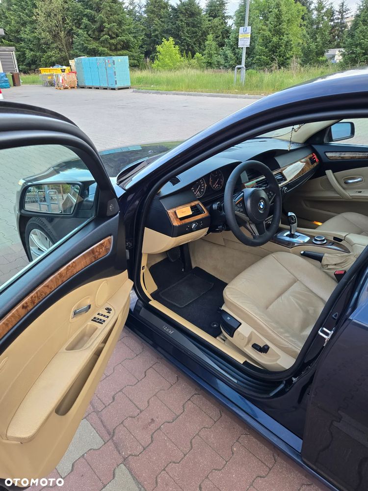 BMW Seria 5 525d - 11