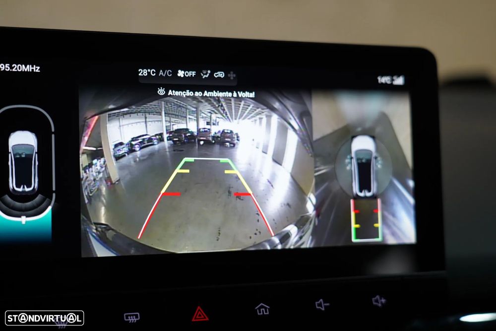 MG MG4 64 kWh Luxury - 15