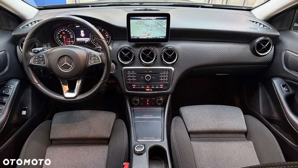 Mercedes-Benz GLA - 9