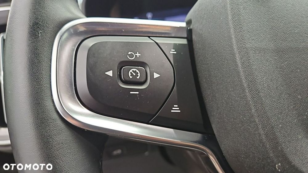 Volvo XC 40 B3 Plus Dark - 15