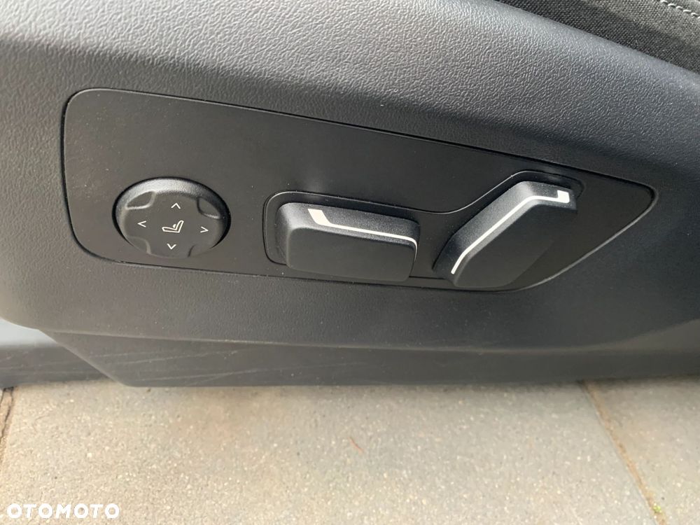 FOTELE TAPICERKA SKÓRA KOMFORT GRZANIE WENTYLACJA PAMIĘĆ BMW 5 G60 HARMAN - 4