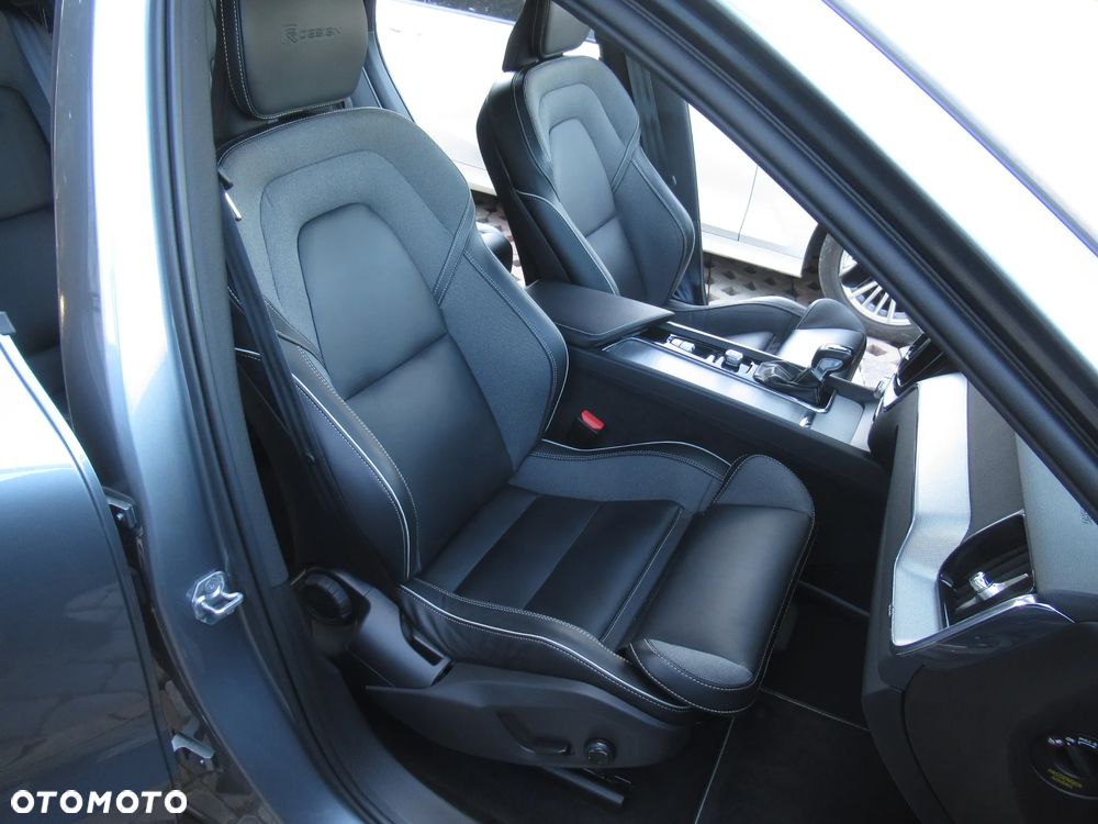 Volvo XC 60 T4 R-Design - 11
