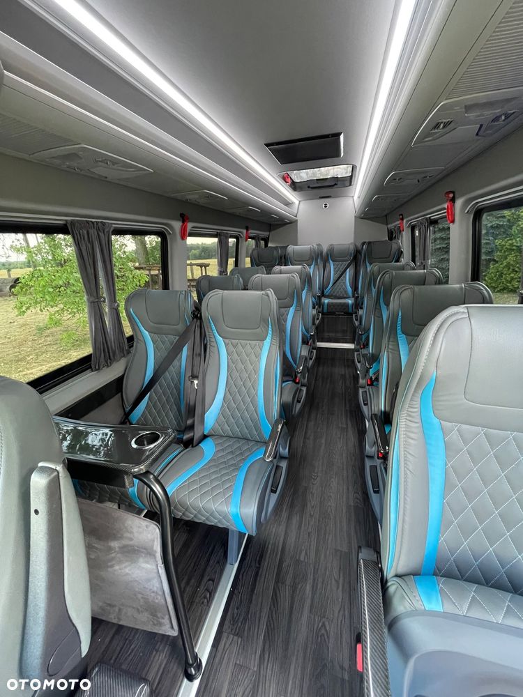 Mercedes-Benz Sprinter 519 - 12