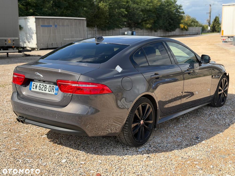 Jaguar XE 2.0 D R-Sport - 5