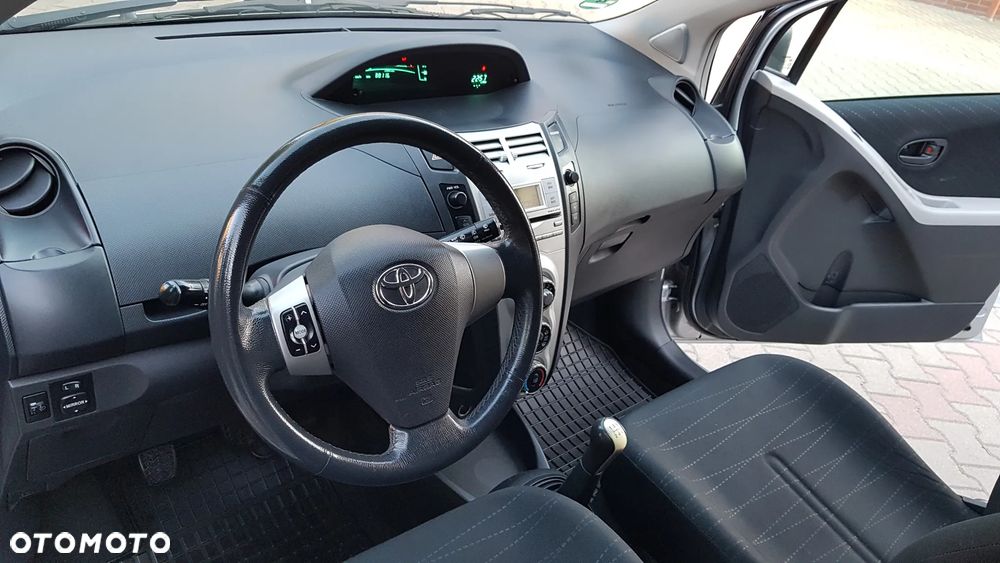 Toyota Yaris 1.3 Luna Premium - 6