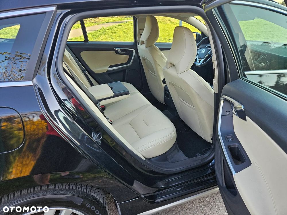 Volvo V60 D4 Momentum - 23