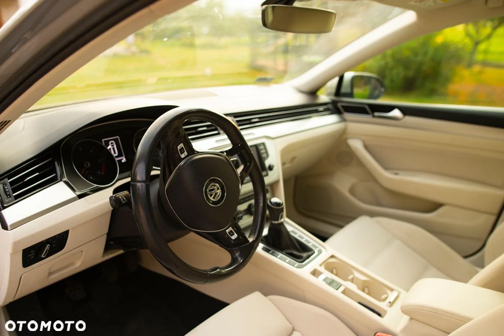 Volkswagen Passat 1.6 TDI BMT Comfortline - 11