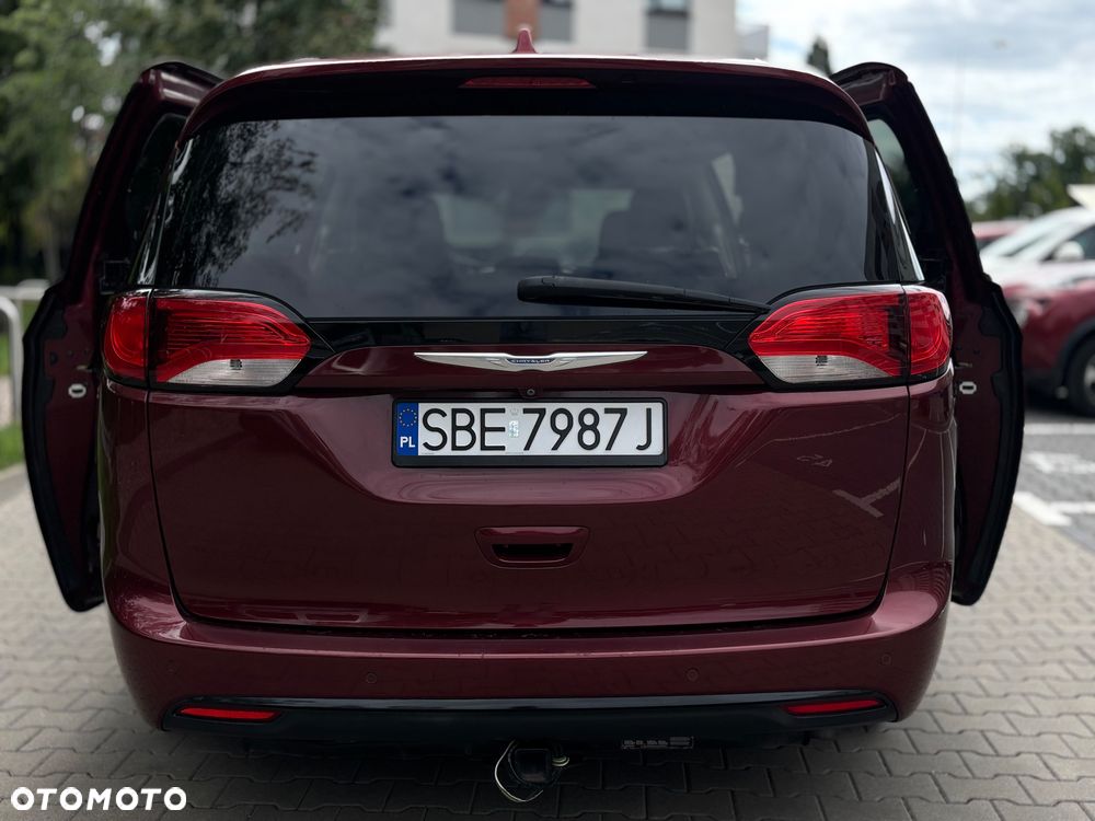 Chrysler Pacifica - 12