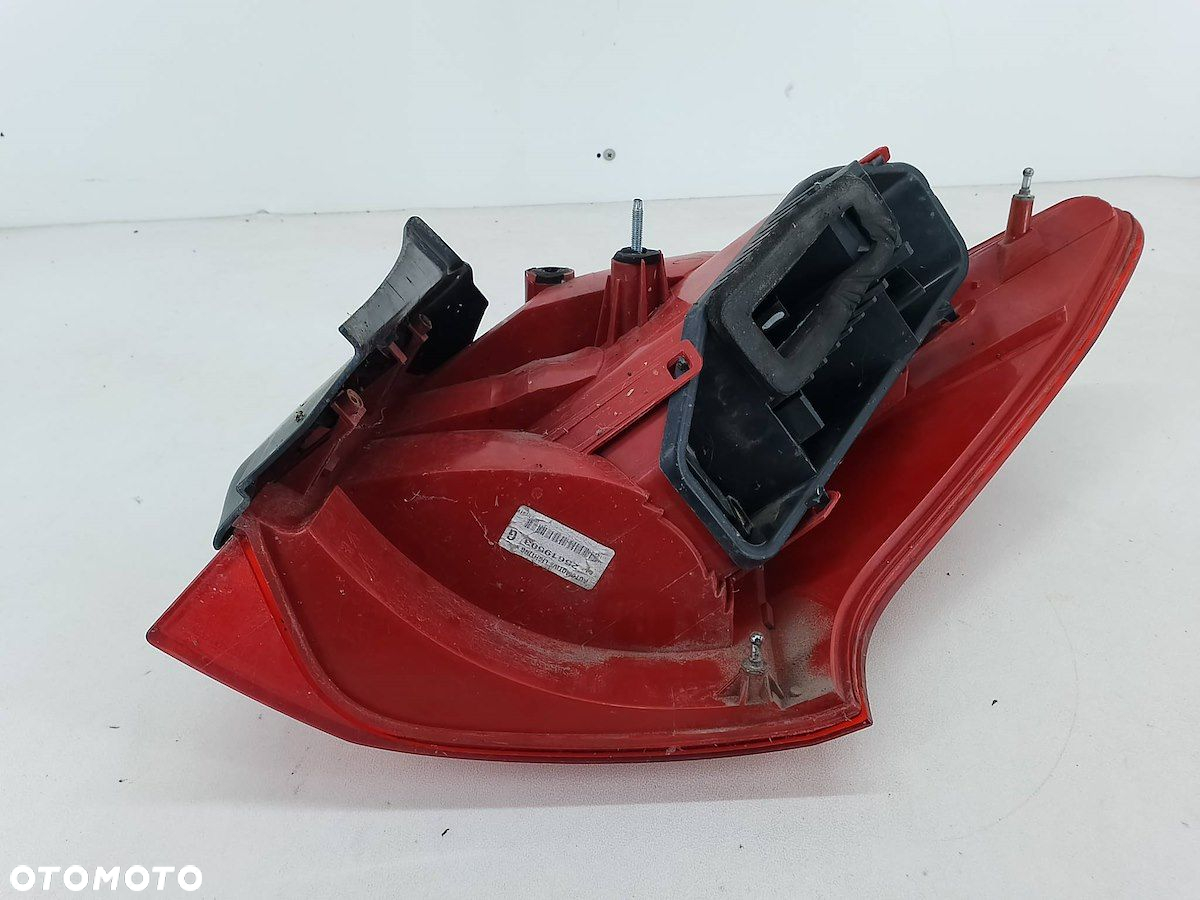 LAMPA TYLNA LEWA PEUGEOT 407 SW 25619503 KOMBI - 6