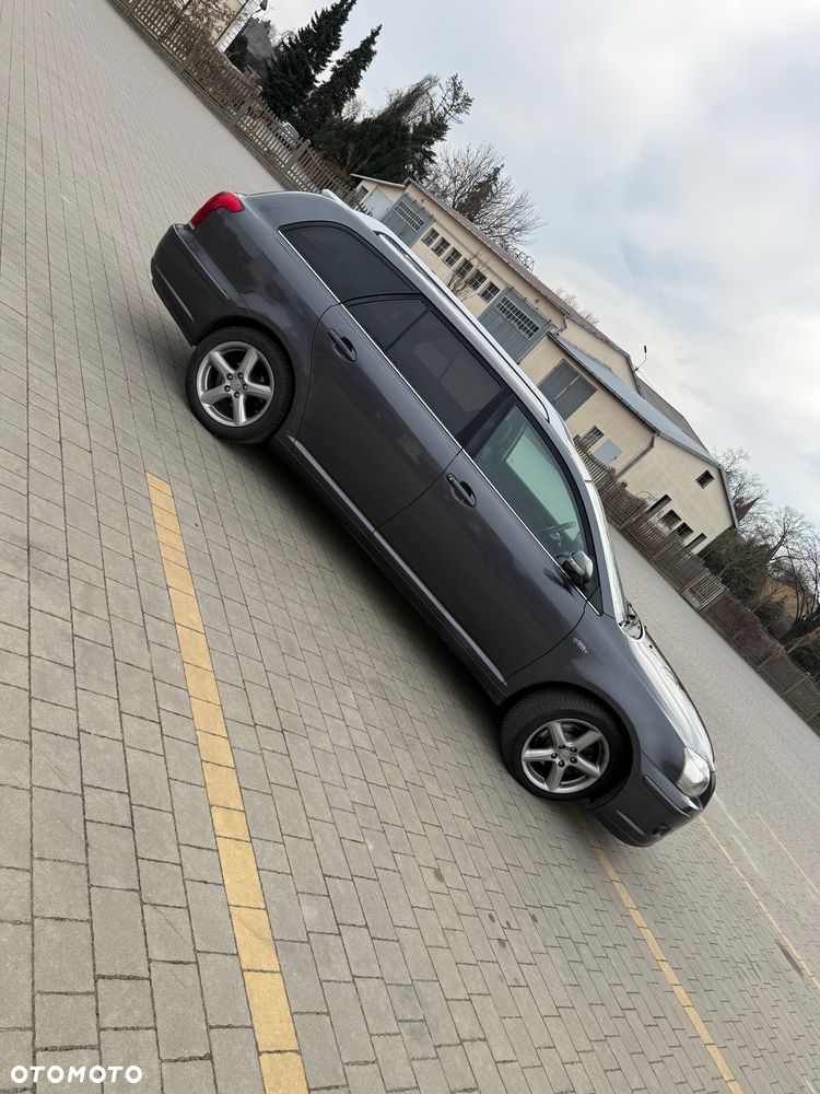 Toyota Avensis 2.2 D-CAT Team - 12