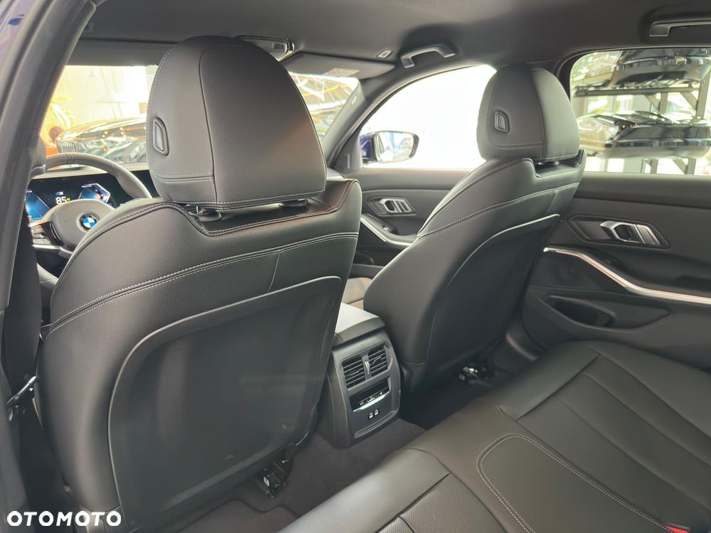 BMW Seria 3 320i - 14
