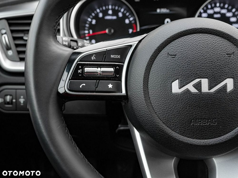 Kia Ceed - 13