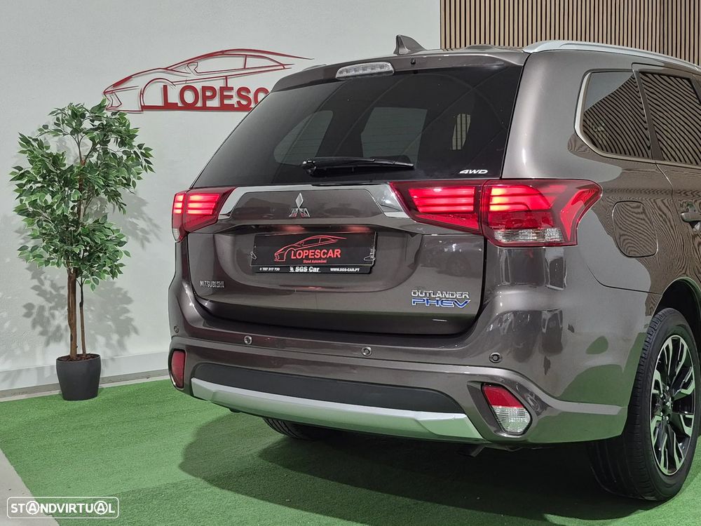Mitsubishi Outlander 2.0 Instyle Navi - 8