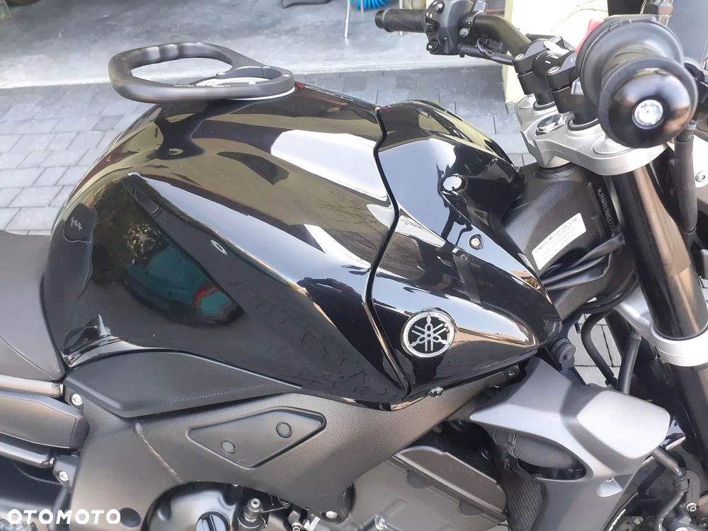 Yamaha FZ - 17