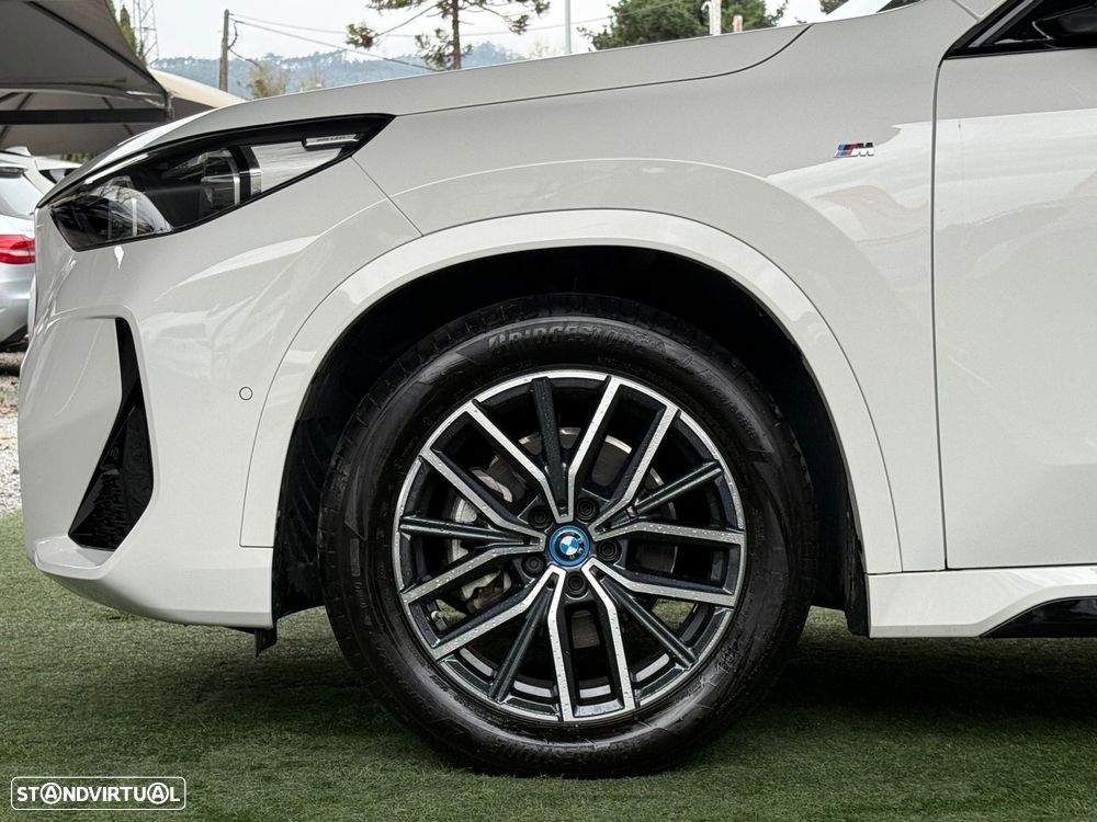 BMW iX1 eDrive20 Pack Desportivo M - 37