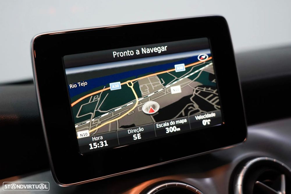 Mercedes-Benz CLA 200 d Shooting Brake AMG Line - 12