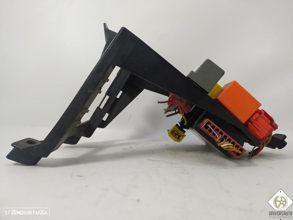 CAIXA RELÉS / FUSÍVEIS PEUGEOT 106 II 1997 - 4