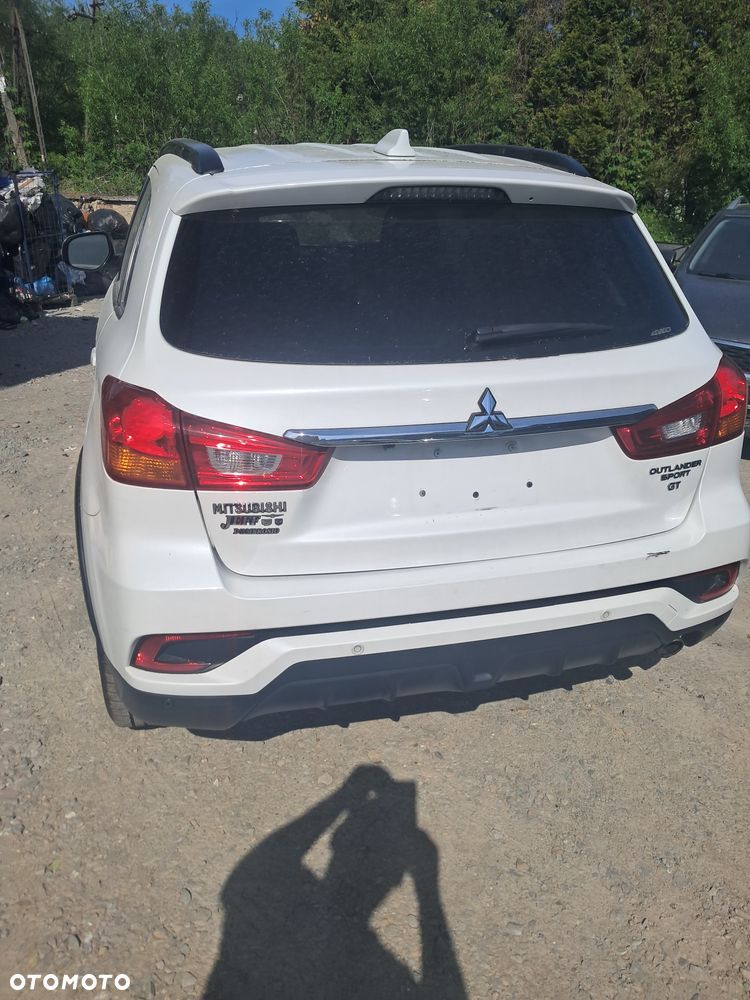 Mitsubishi Outlander - 3