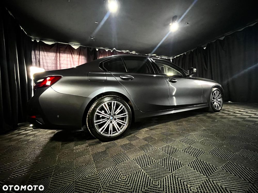 BMW Seria 3 320d xDrive mHEV - 2