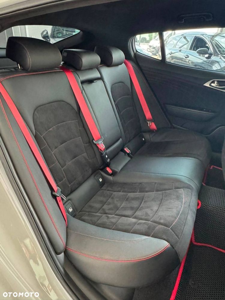 Kia Stinger 3.3 T-GDI V6 GT Prestige Line AWD - 18
