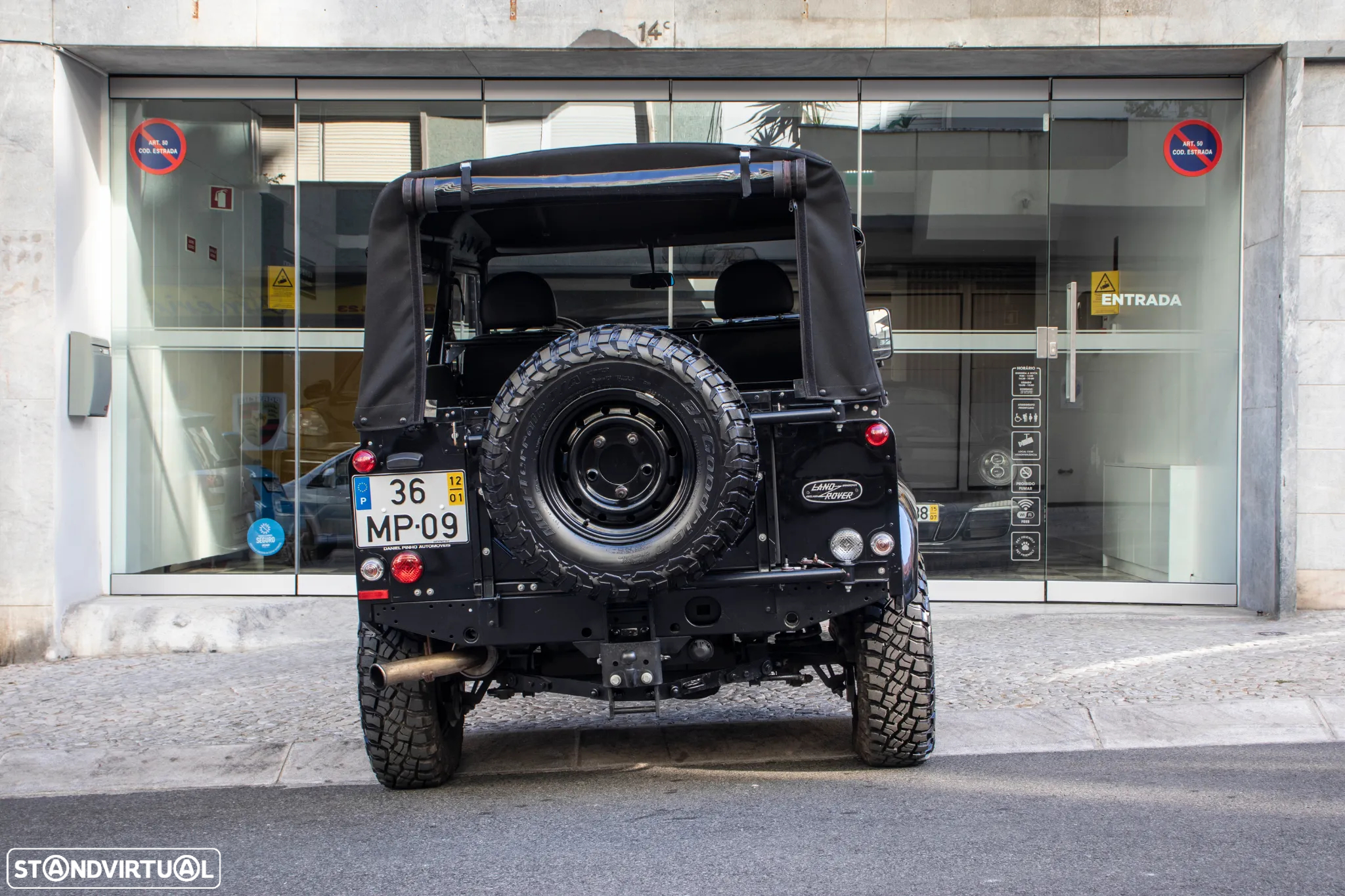 Land Rover Defender 90 SW 2.4 CRD S - 29