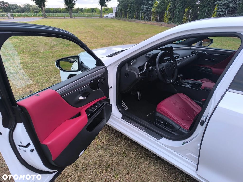 Lexus ES 300h F Sport Edition - 7