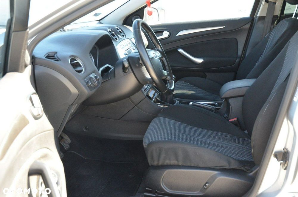 Ford Mondeo - 30