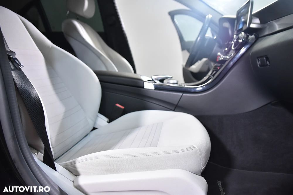 Mercedes-Benz C - 12