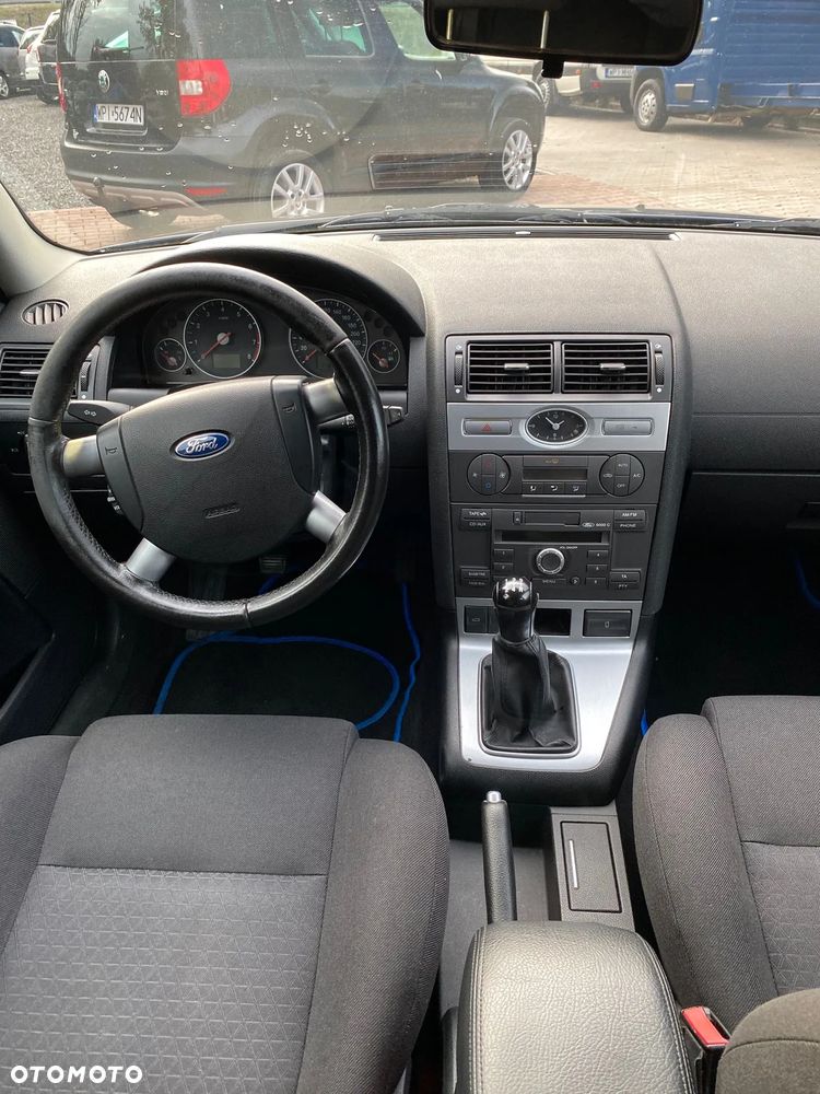 Ford Mondeo 1.8 Titanium - 10