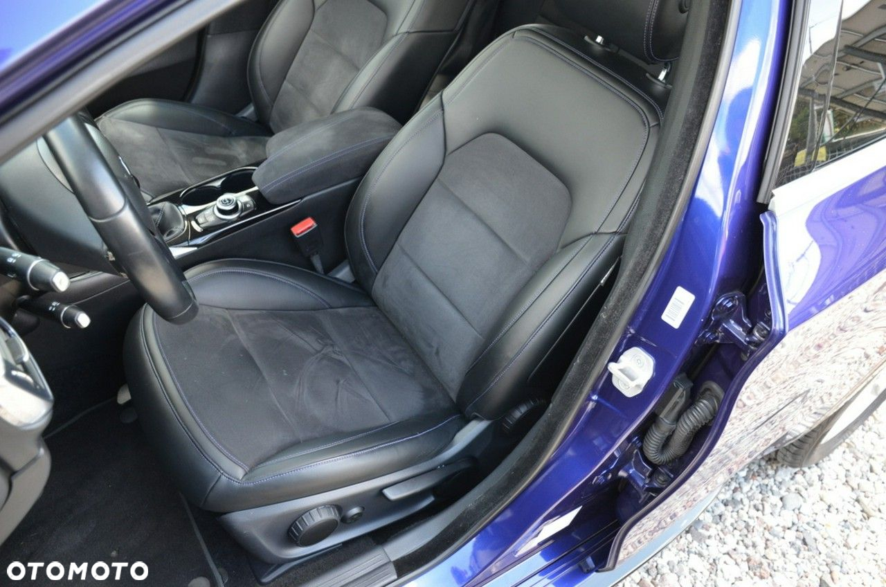 Infiniti Q30 - 10