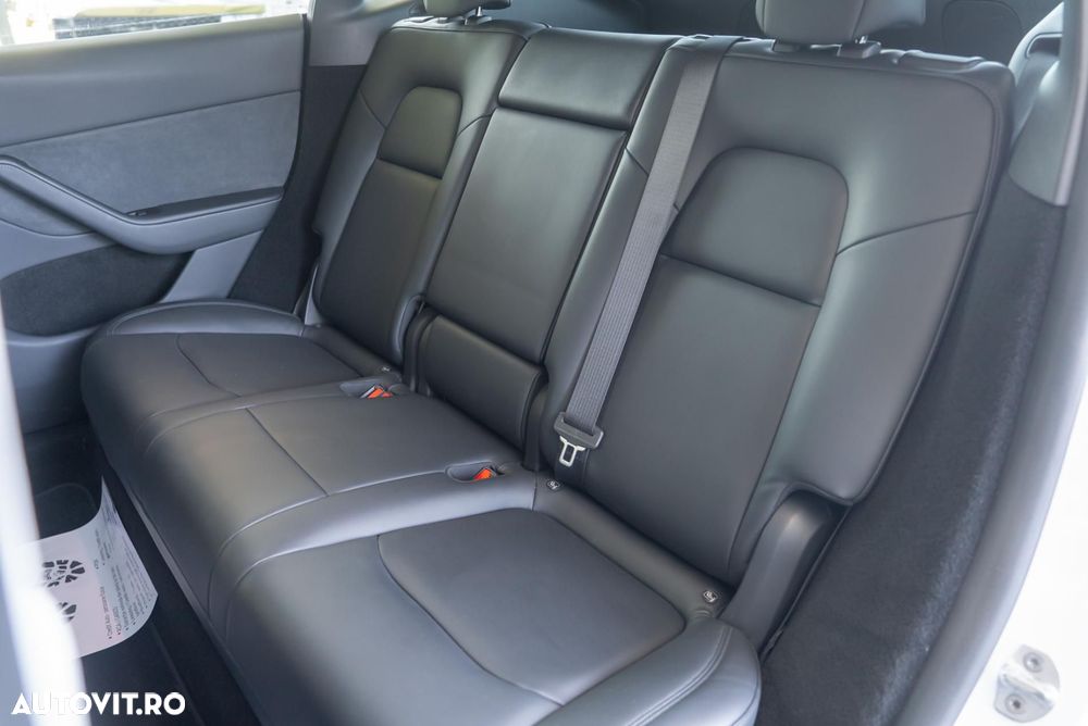 Tesla Model Y Long Range Dual Motor AWD - 29