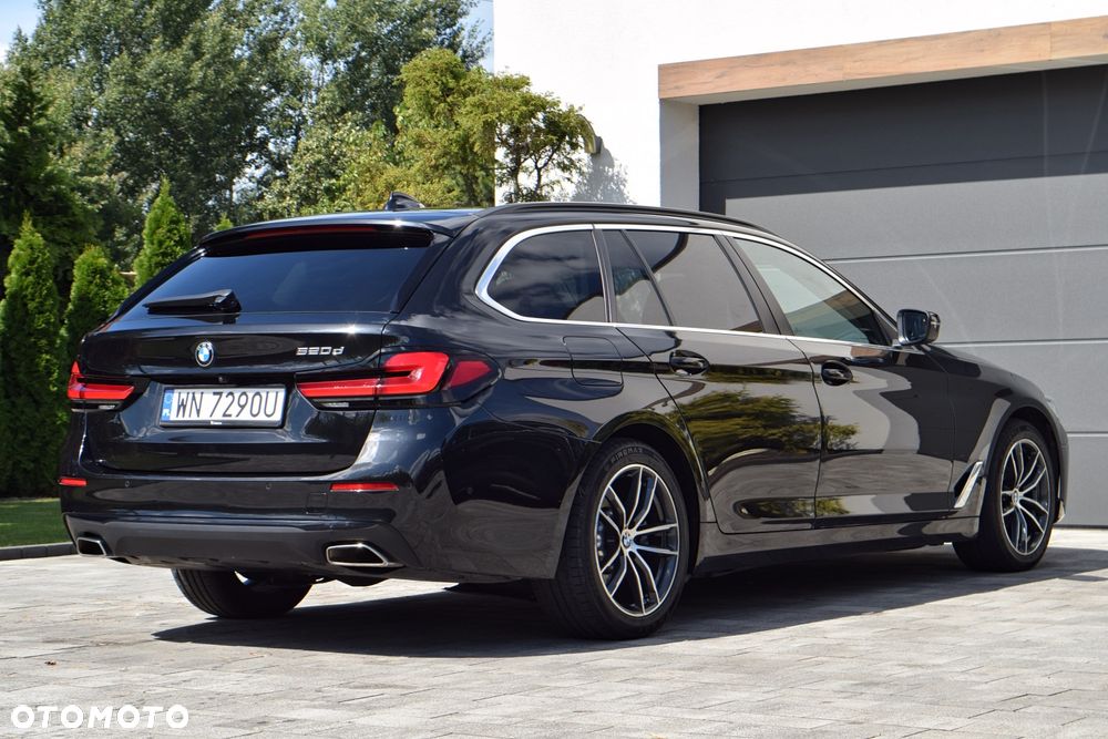 BMW Seria 5 520d Touring M Sport Edition - 4