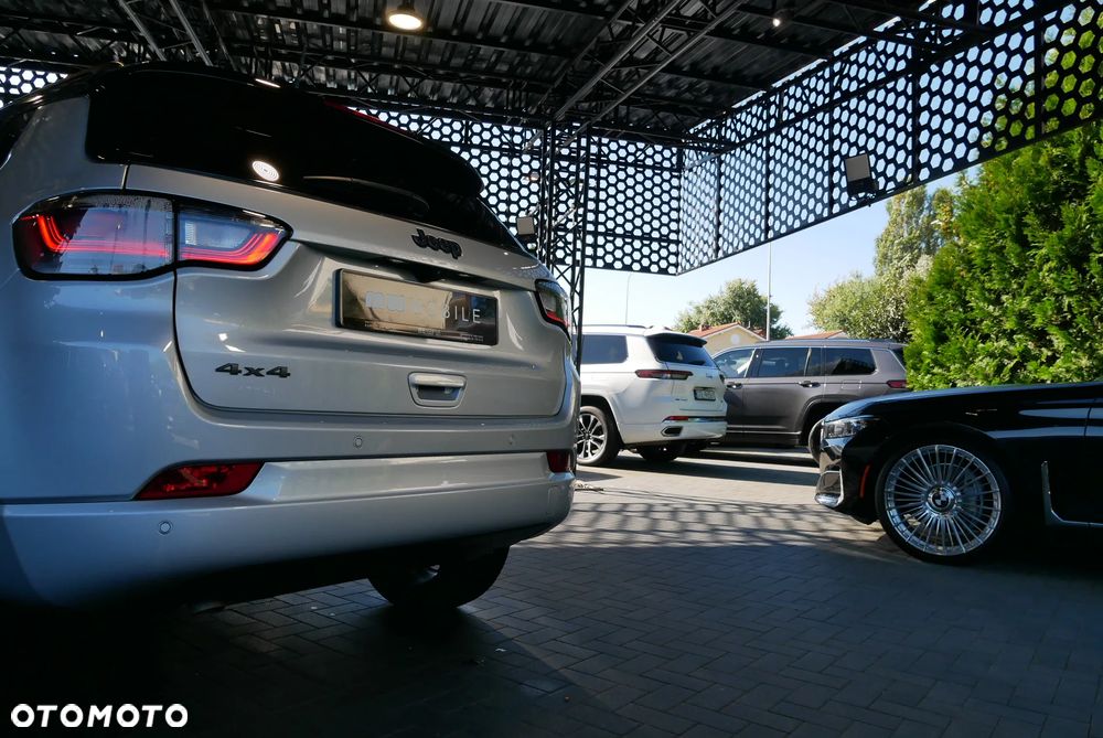 Jeep Compass - 32