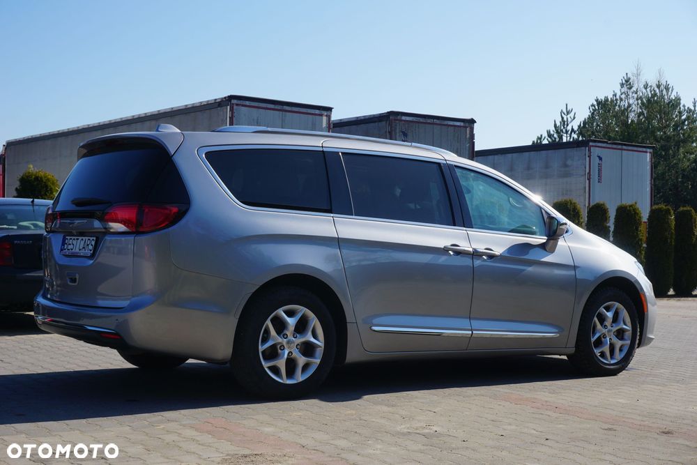 Chrysler Pacifica - 5