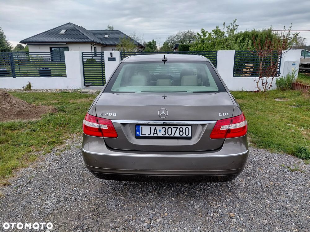 Mercedes-Benz Klasa E 200 CDI DPF BlueEFFICIENCY 7G-TRONIC Elegance - 4