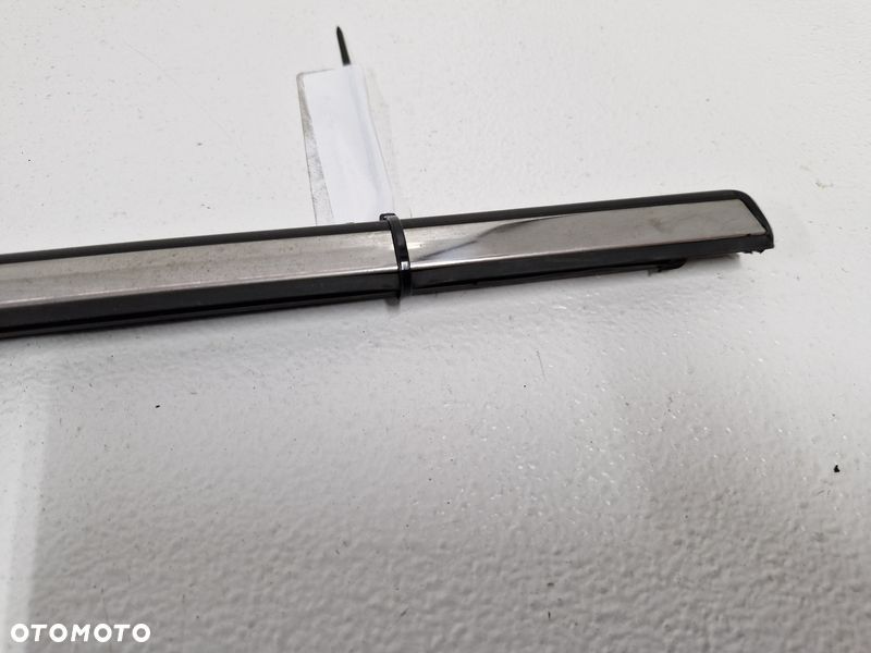 fiat 500 07- listwa zgarniająca drzwi prawa chrom - 4