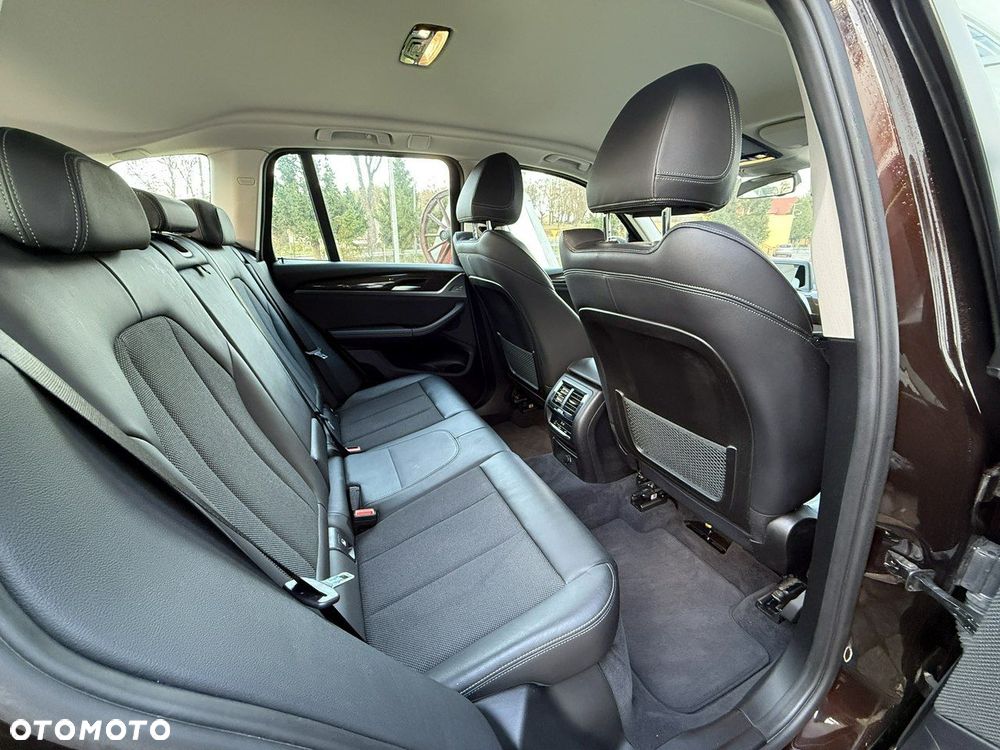 BMW X3 xDrive20i Advantage - 13
