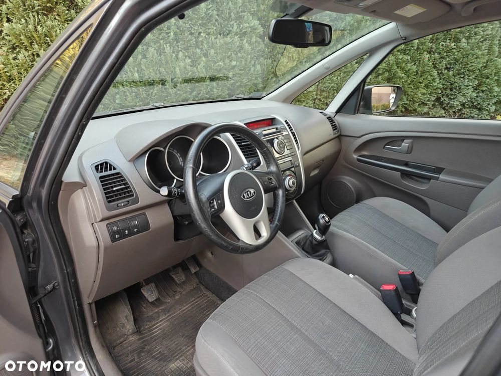 Kia Venga - 11