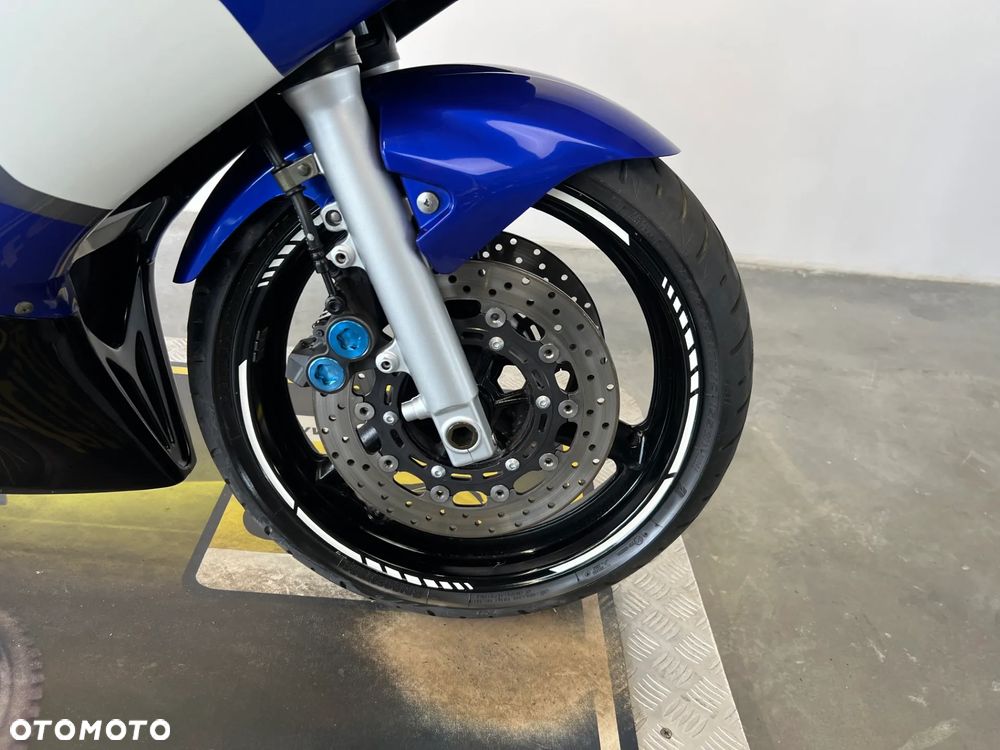 Yamaha R6 - 23