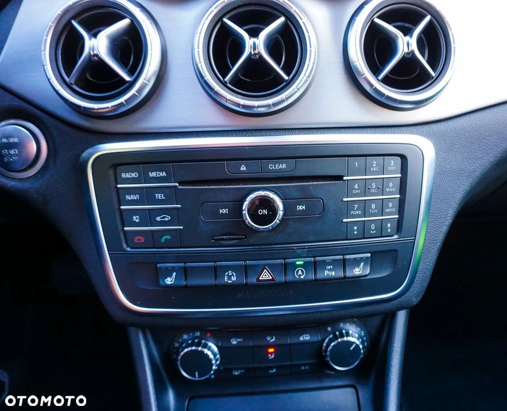 Mercedes-Benz CLA 200 7G-DCT UrbanStyle Edition - 31