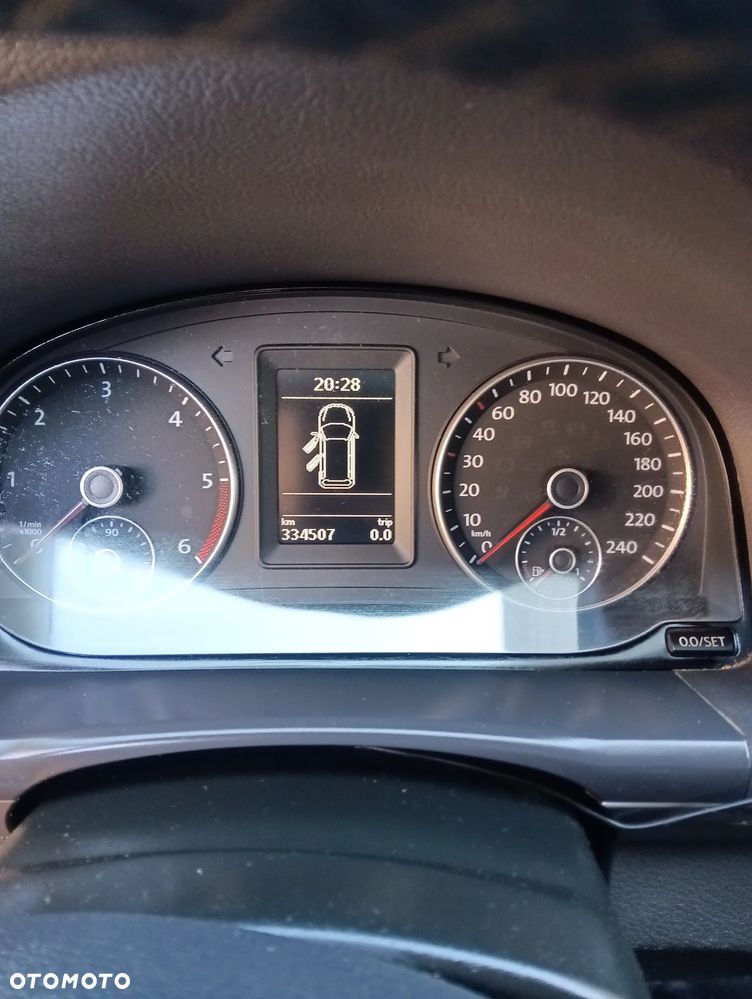 Volkswagen Touran - 32