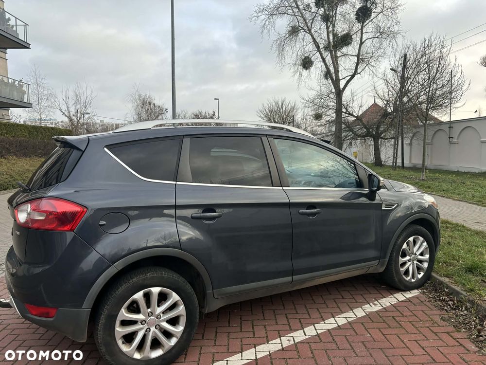 Ford Kuga 2.0 TDCi 2x4 Titanium - 4