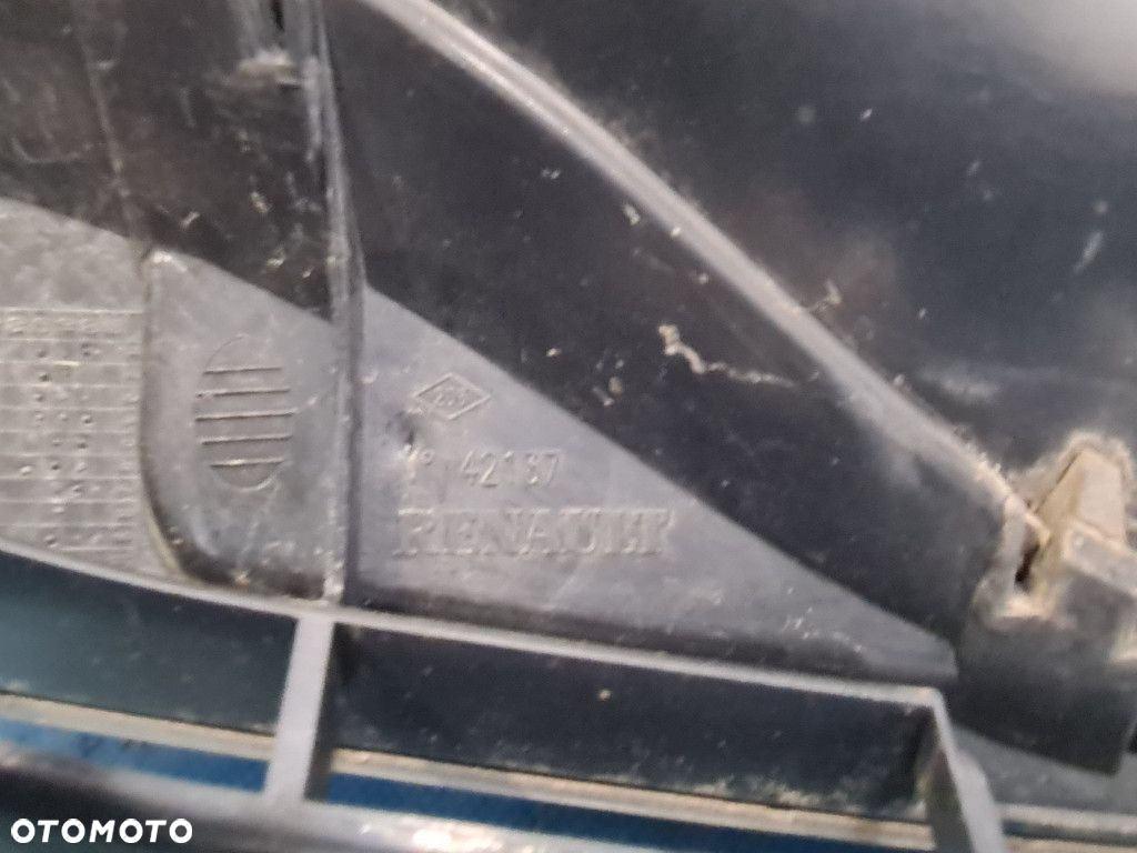 ATRAPA / GRILL 8200012581  RENAULT LAGUNA II - 8