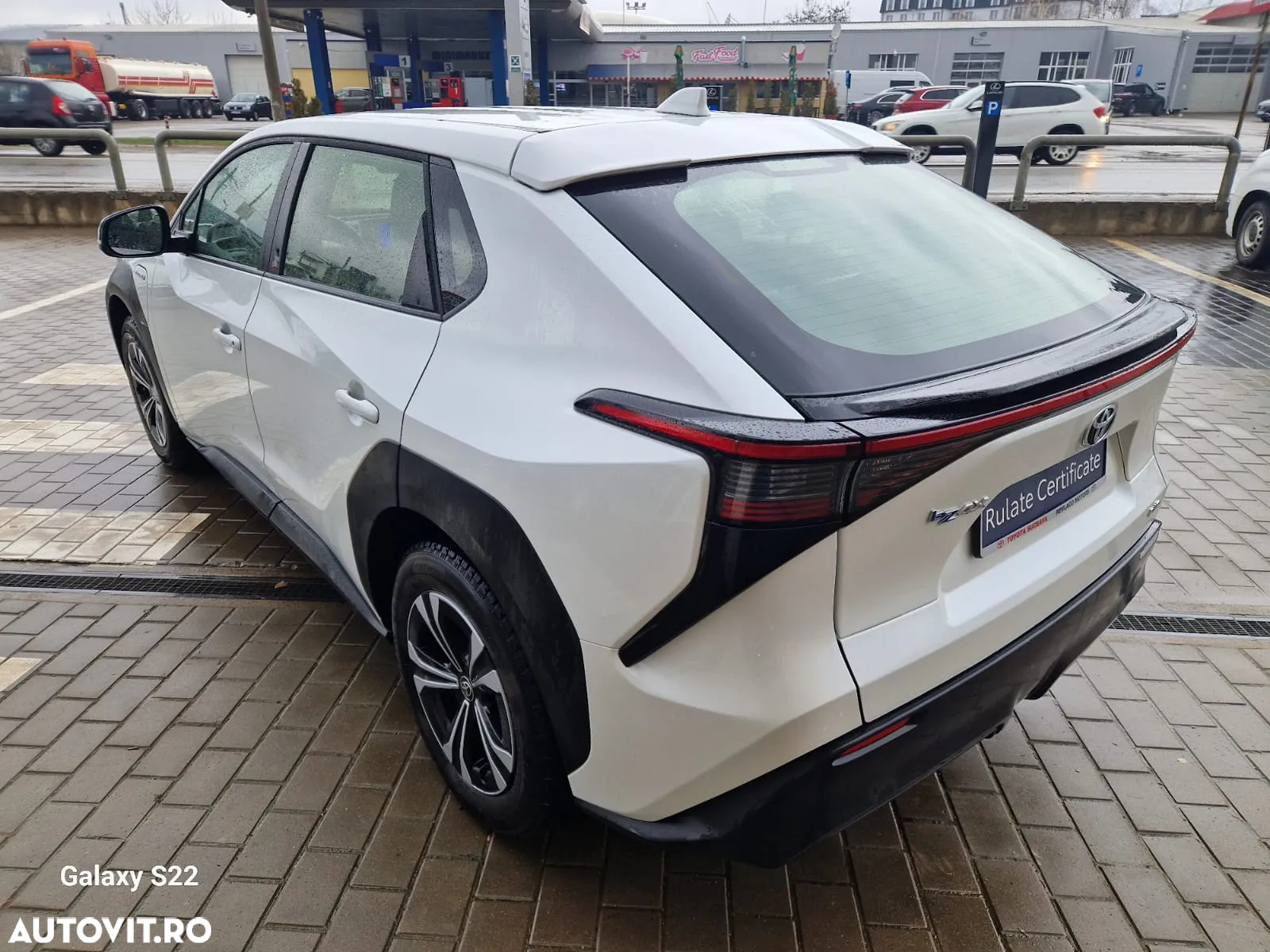 Toyota BZ4X 160 KW AWD (4x4) Dynamic - 8