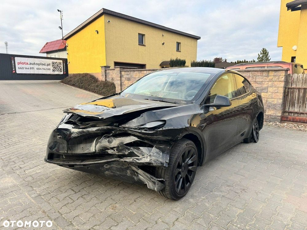 Tesla Y - 2