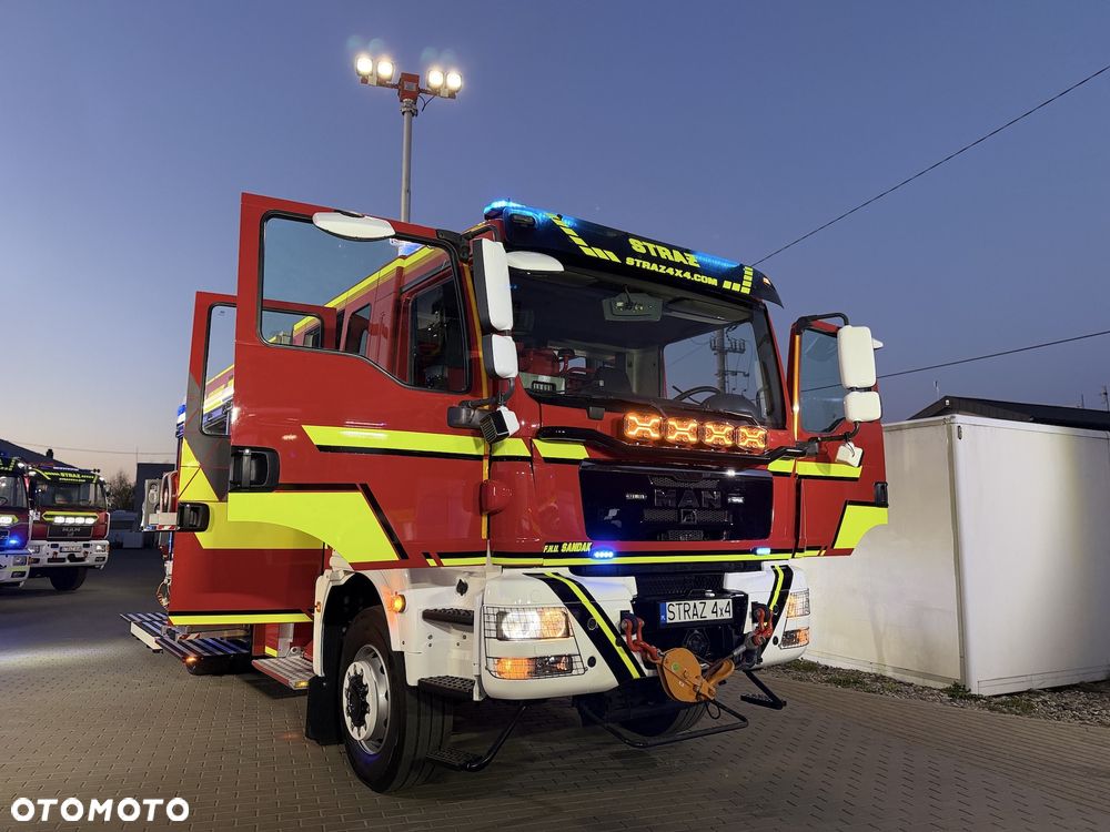 MAN TGM 18.340 4x4 Straż pożarna pojazd pożarniczy wóz strażacki MAN TGM 18.340 4x4 średni terenowy- uterenowiony 4x4 CNBOP 3000l wody wyciągarka mechaniczna reduktor blokady przedniego i tylnego mostu, maszt oświetleniowy - 1