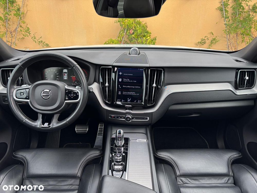 Volvo XC 60 T8 AWD Plug-In Hybrid R-Design - 18
