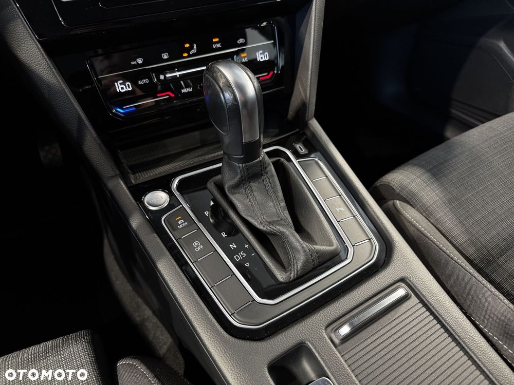 Volkswagen Passat - 26